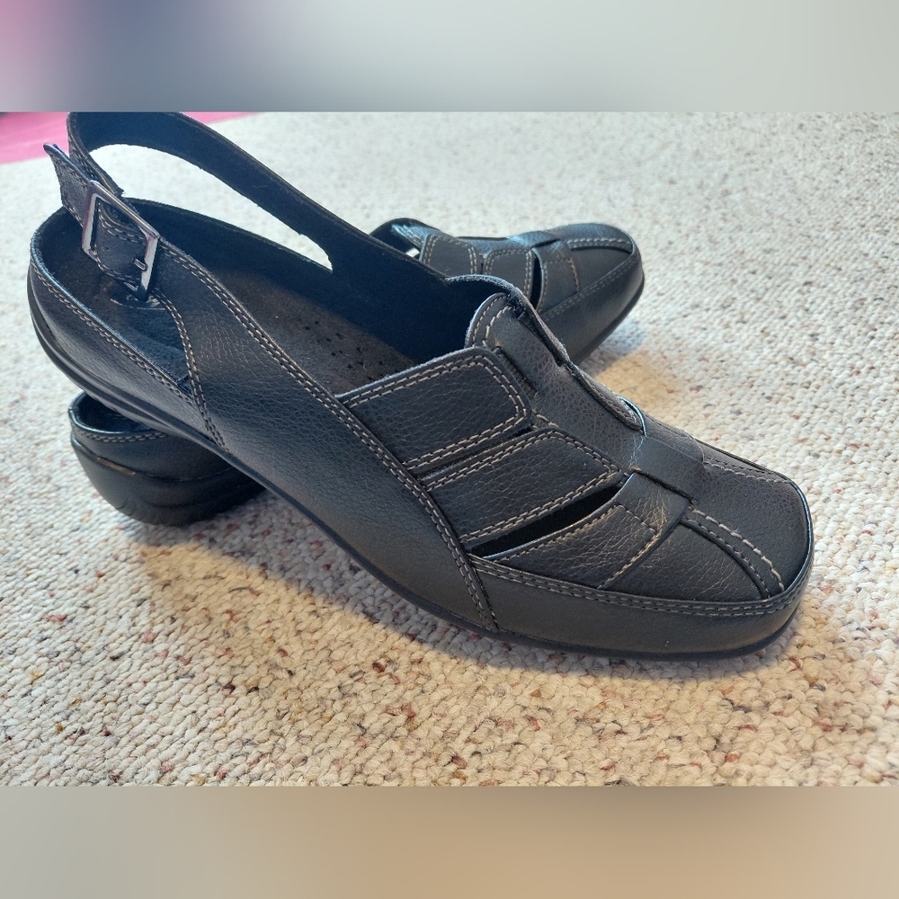 Easy Street Black Slingback Sandals NEW! Without Packaging